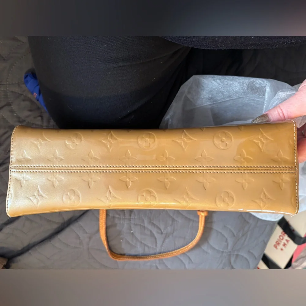 XSOLDX Louis Vuitton Roxbury Beige Vernis Monogram Bag W/ Authentication - Picture 12 of 14